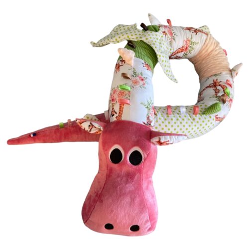 gaston-le-dragon-tête-corail-tissus-girafe-vert-et-rose-cadeau-bébé-long-coussin-peluche